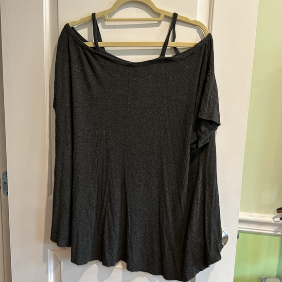 Fashion to Figure short sleeve cold shoulder size 3 T-shirt plus size shirt - Picture 7 of 7